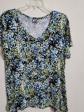 Lee Women's V-Neck Short Sleeve Top in Blue Multi